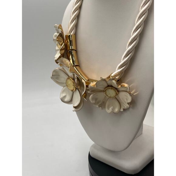 Kate Spade New York Bright Blossom White Flower 12k Plated Statement Necklace - Picture 9 of 12